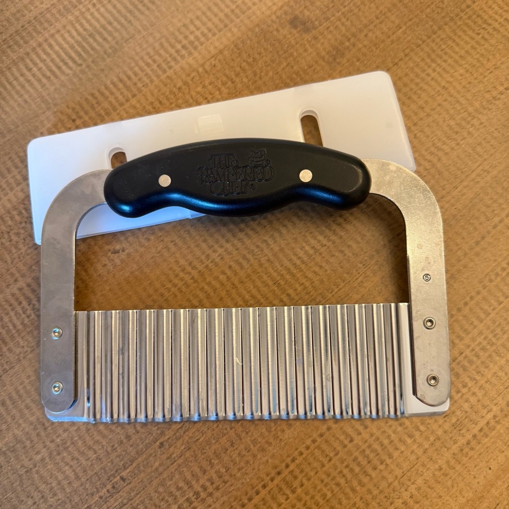 The Pampered Chef Wavy Slicer with Black Handle